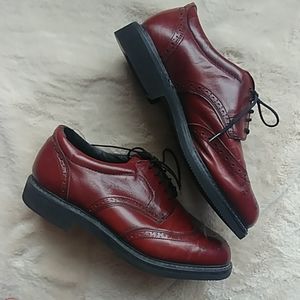 NWOT Prospector wingtip dress shoes size 9